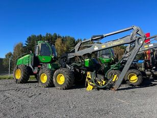 John Deere 1470 harvester